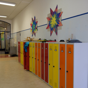 RocioPeinadoMetschFlurraumSchule